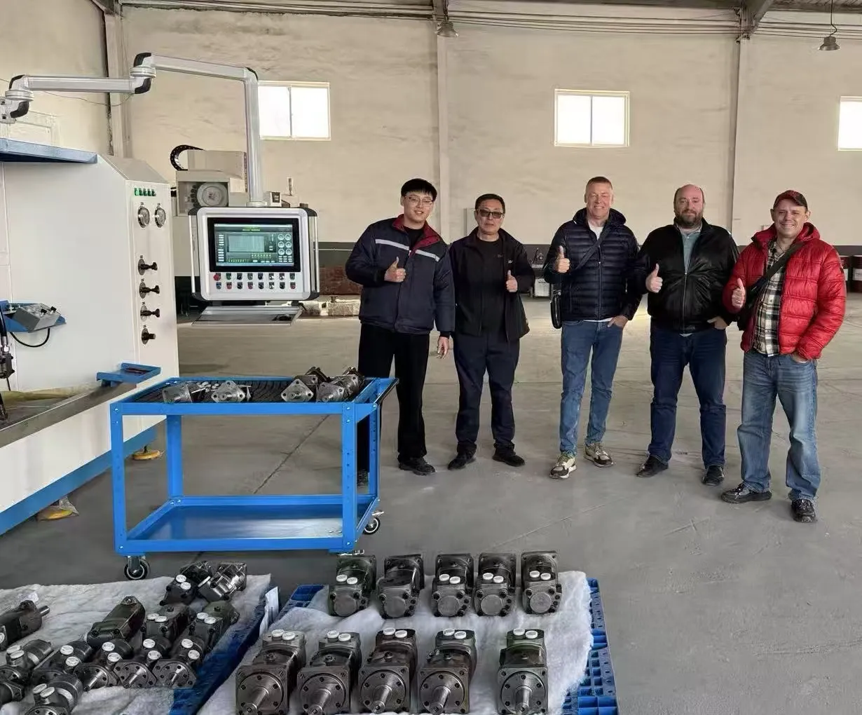 Xerîdarên rûsî ji bo vekolîn û pevguhertina nêrînan serdana kargeha motora hîdrolîk Yushan li Qingdao kirin.